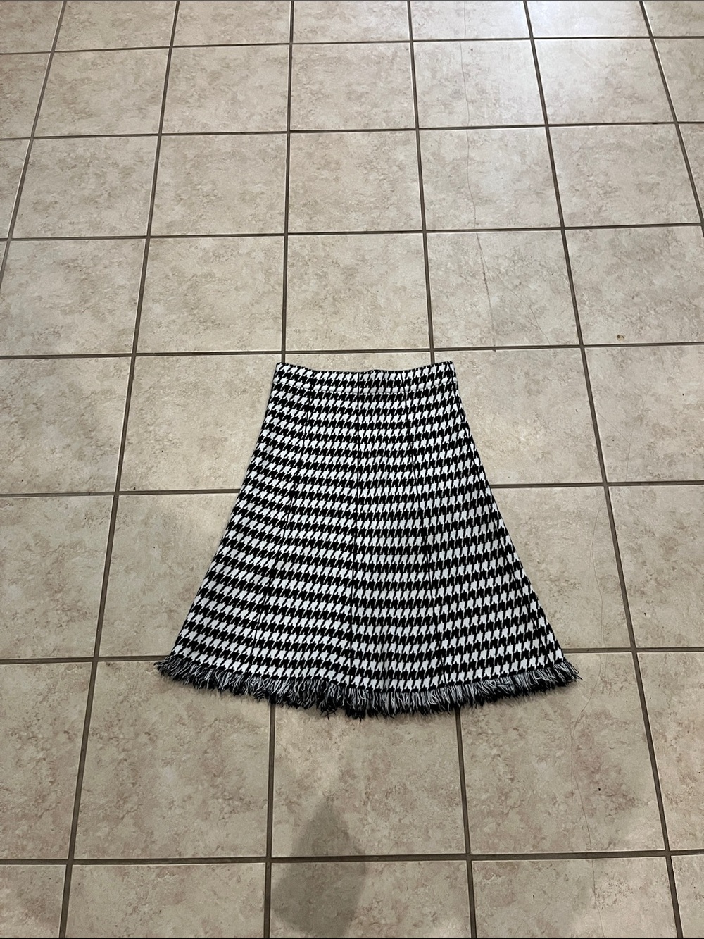 Versona Black & White Houndstooth A-Line Fringe Hem Skirt